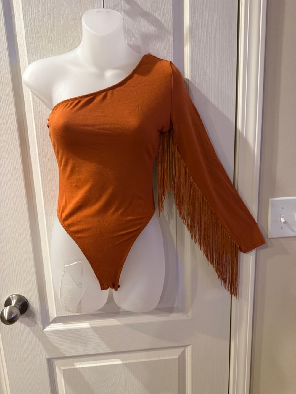🧡Burnt Orange One Shoulder Fringe Bodysuit 
🧡Small